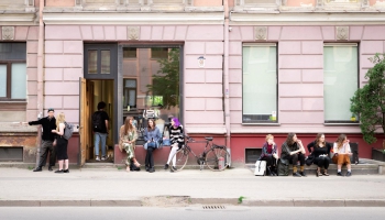 Mazās laikmetīgās mākslas galerijas Rīgā. Saruna ar Raivi Alksni