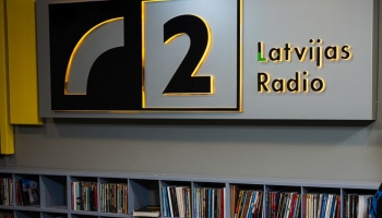 Sveicam 30.dzimšanas dienā Latvijas Radio 2! Muzikālā pasaka "Muļķīši un televizors"